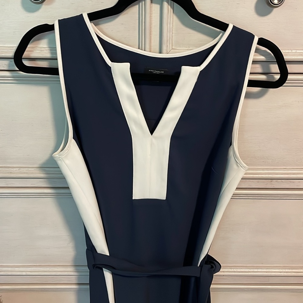 Women’s sophisticated and Taylor, V-neck navy/white sleeveless dress small - Picture 2 of 7